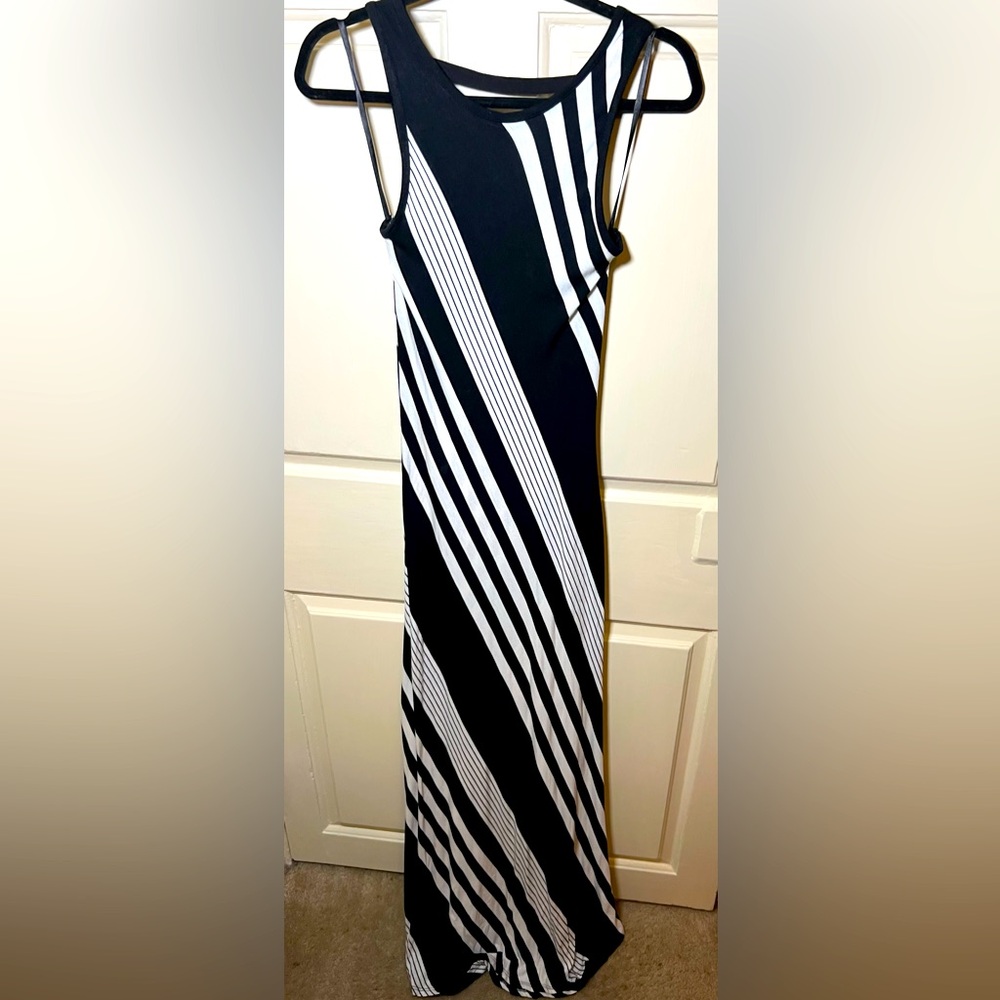 MONTEAU Black and white sleeveless maxi dress